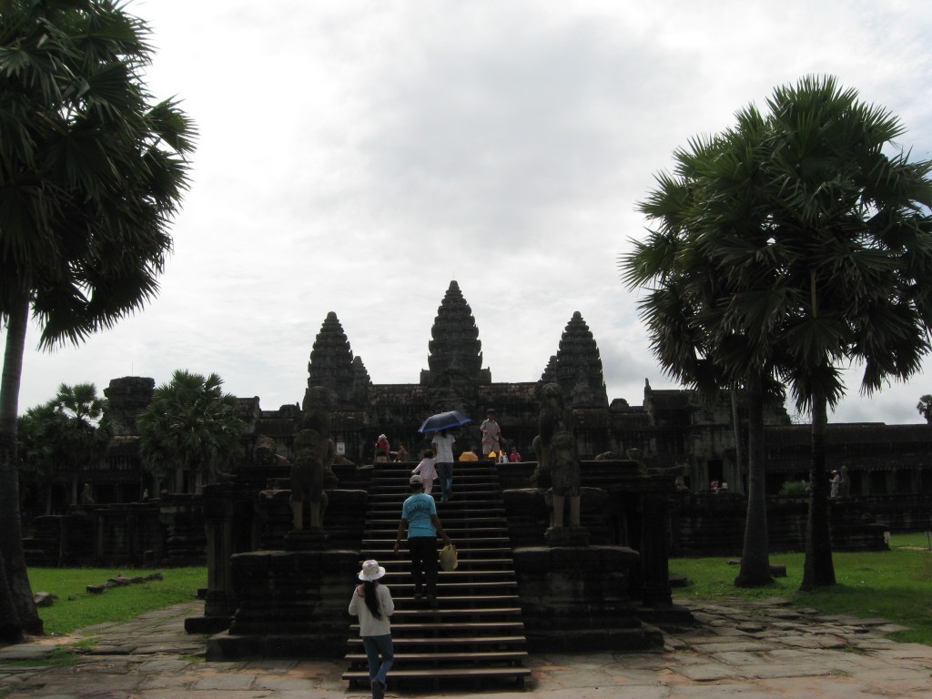 Approaching Angkor Wat Approaching Angkor Wat
